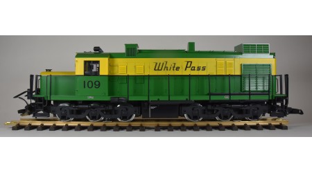 LGB Diesel-Lokomotiven White Pass 108/109 und 2 Tankwagen (Verkauf nur im Set)
